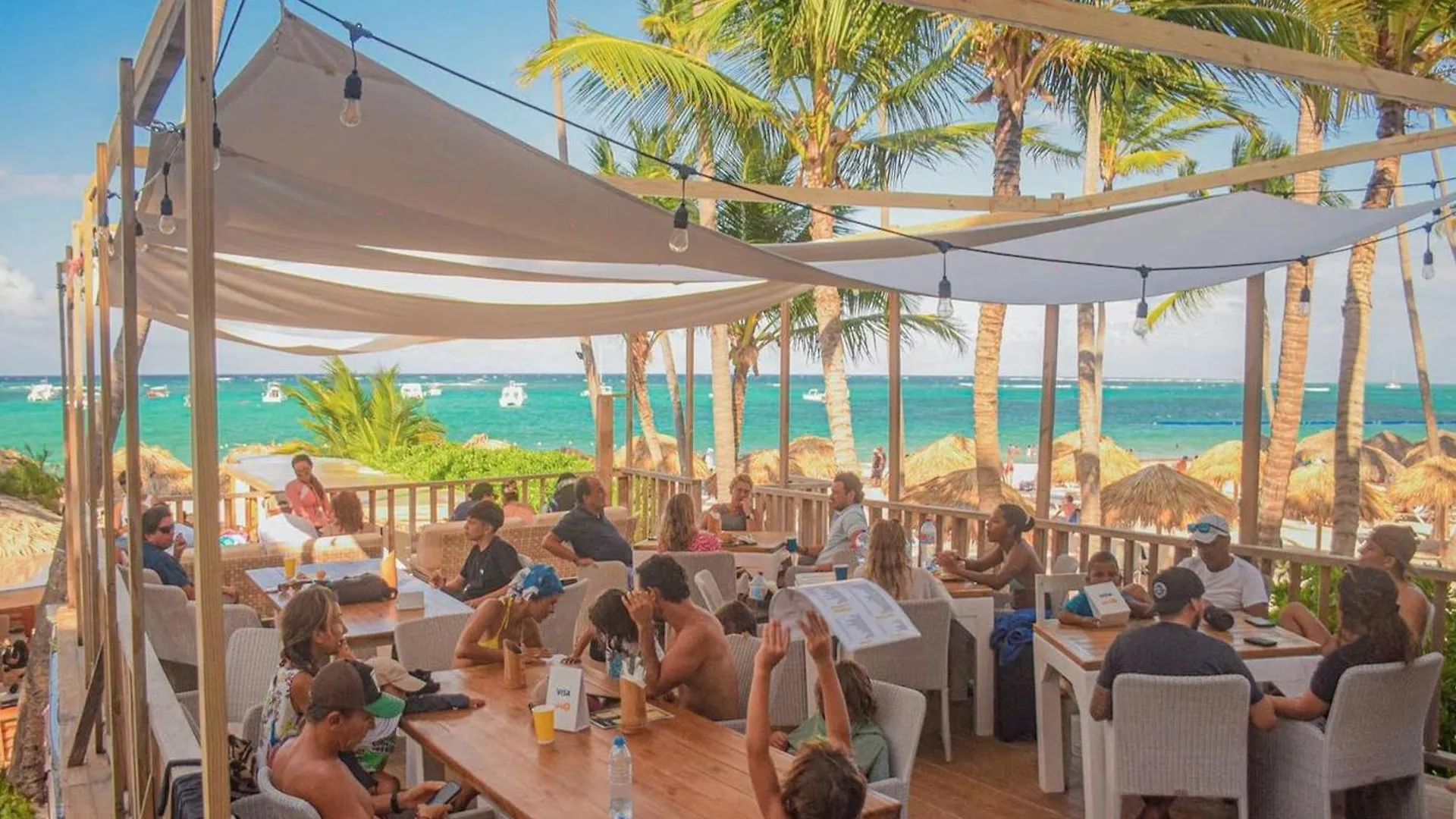 הקונטקטים של Vacation Studios With Rooftop Pool, Beach Club, Restaurants - Playa Los Corales