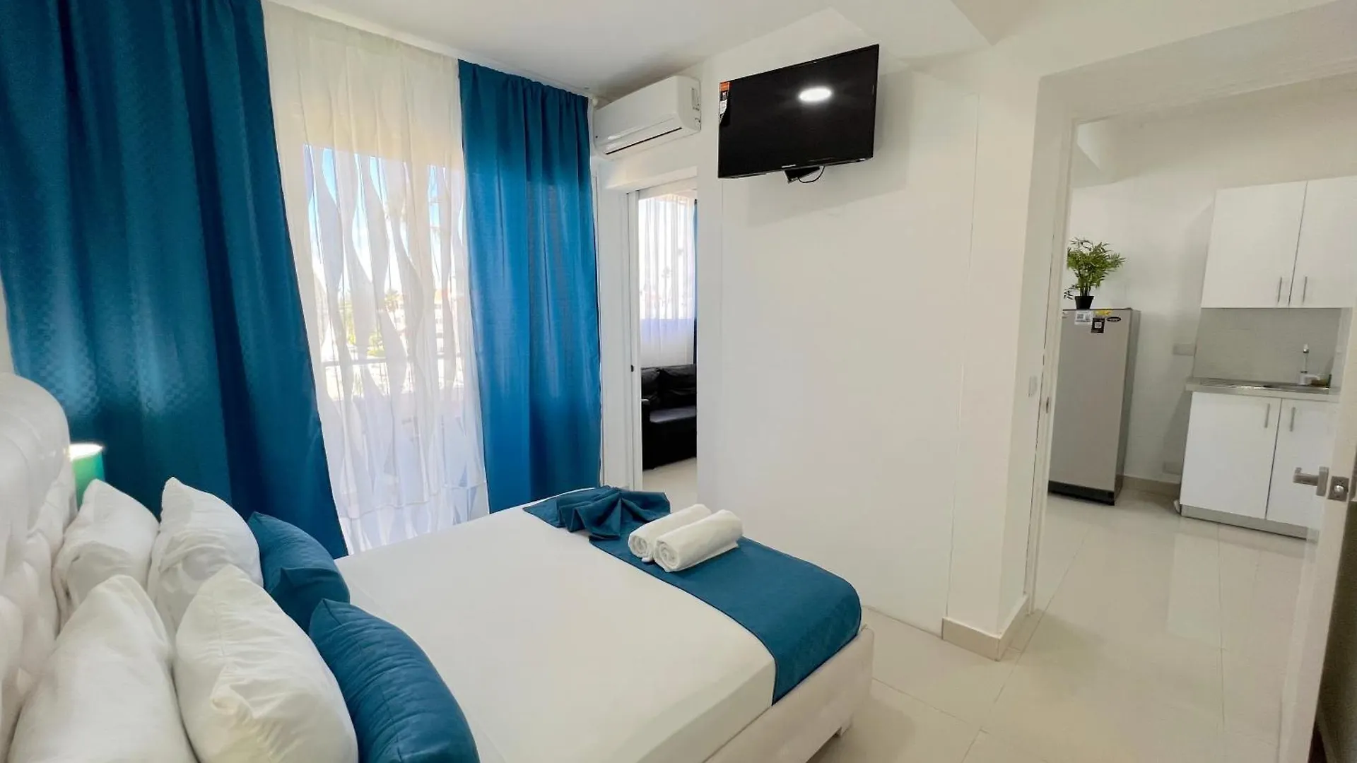Vacation Studios With Rooftop Pool, Beach Club, Restaurants - Playa Los Corales Punta Cana Dominikánská republika