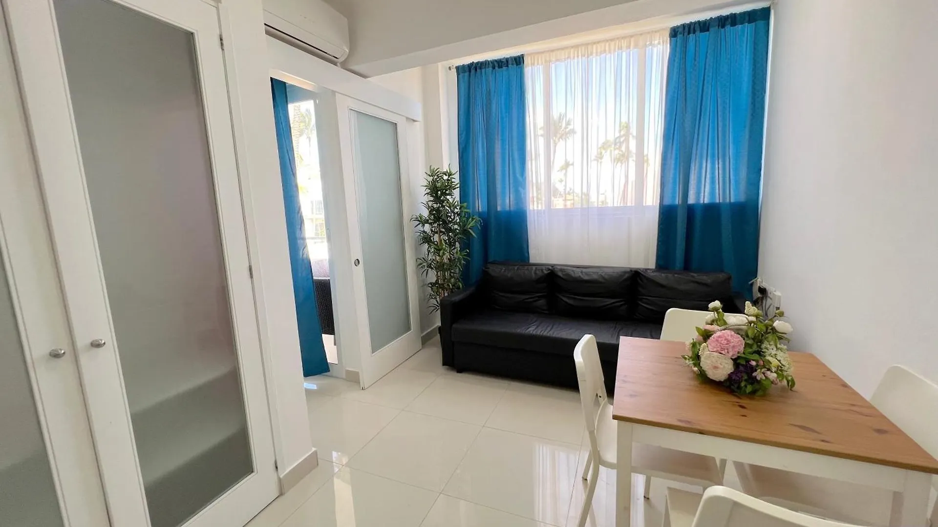 Vacation Studios With Rooftop Pool, Beach Club, Restaurants - Playa Los Corales Punta Cana 5*,  Dominikánská republika