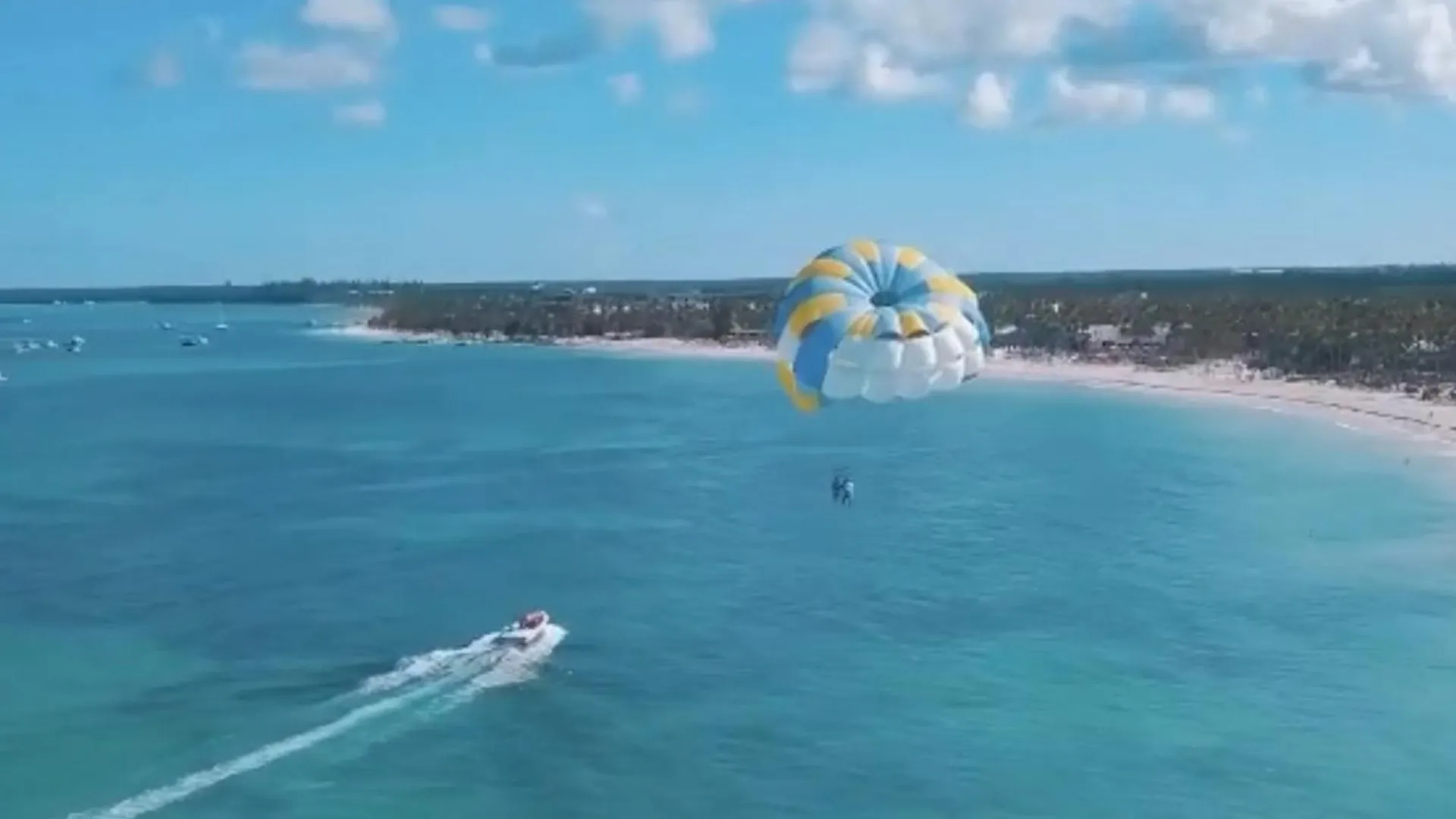 Vacation Studios With Rooftop Pool, Beach Club, Restaurants - Playa Los Corales Punta Cana Hotel