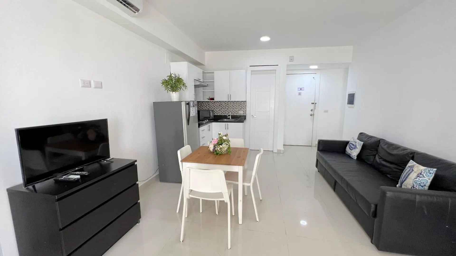 Hotel Vacation Studios With Rooftop Pool, Beach Club, Restaurants - Playa Los Corales Punta Cana